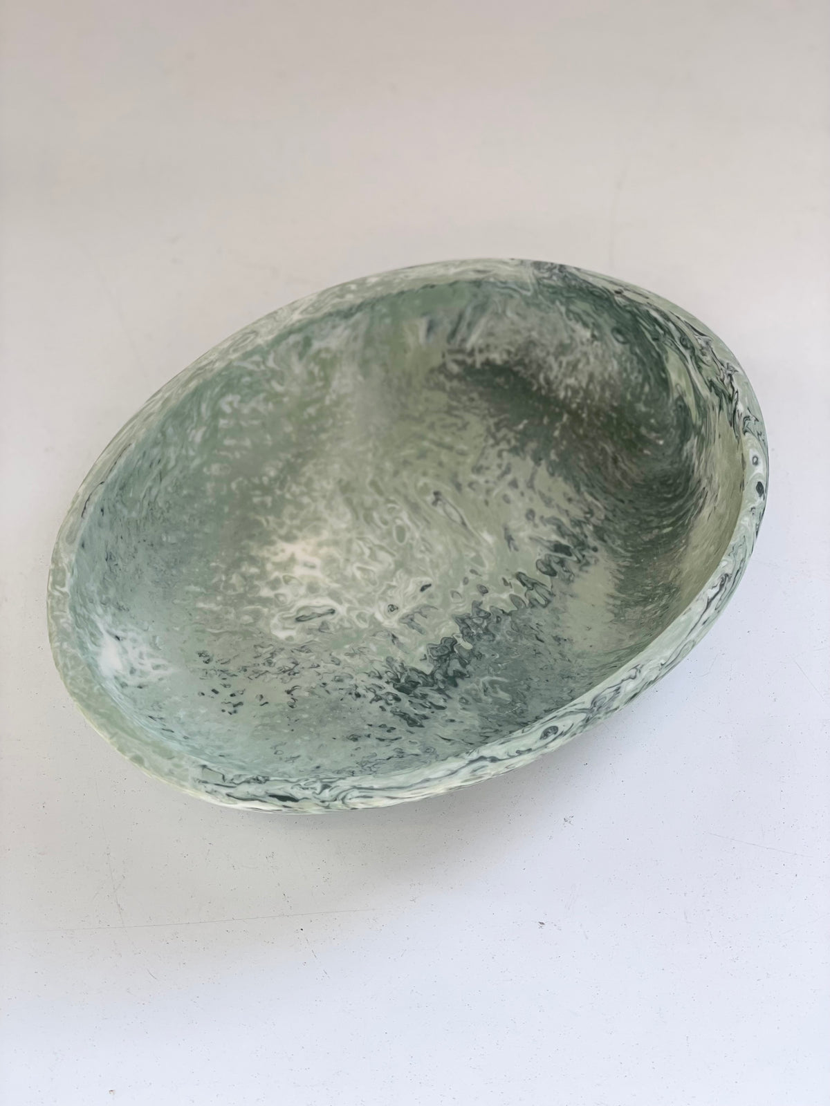 Wesley resin bowl