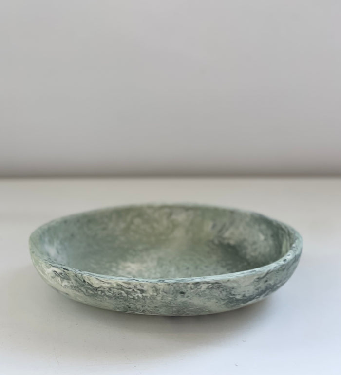 Wesley resin bowl