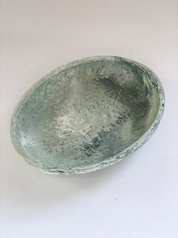 Wesley resin bowl