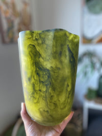 RILEY RESIN VASE 18X24CM PESTO