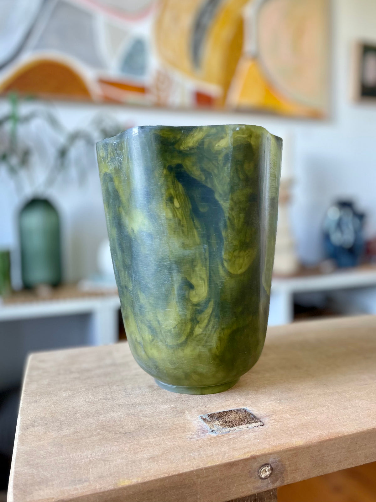 RILEY RESIN VASE 18X24CM PESTO