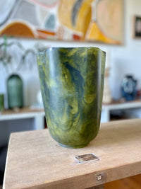 RILEY RESIN VASE 18X24CM PESTO