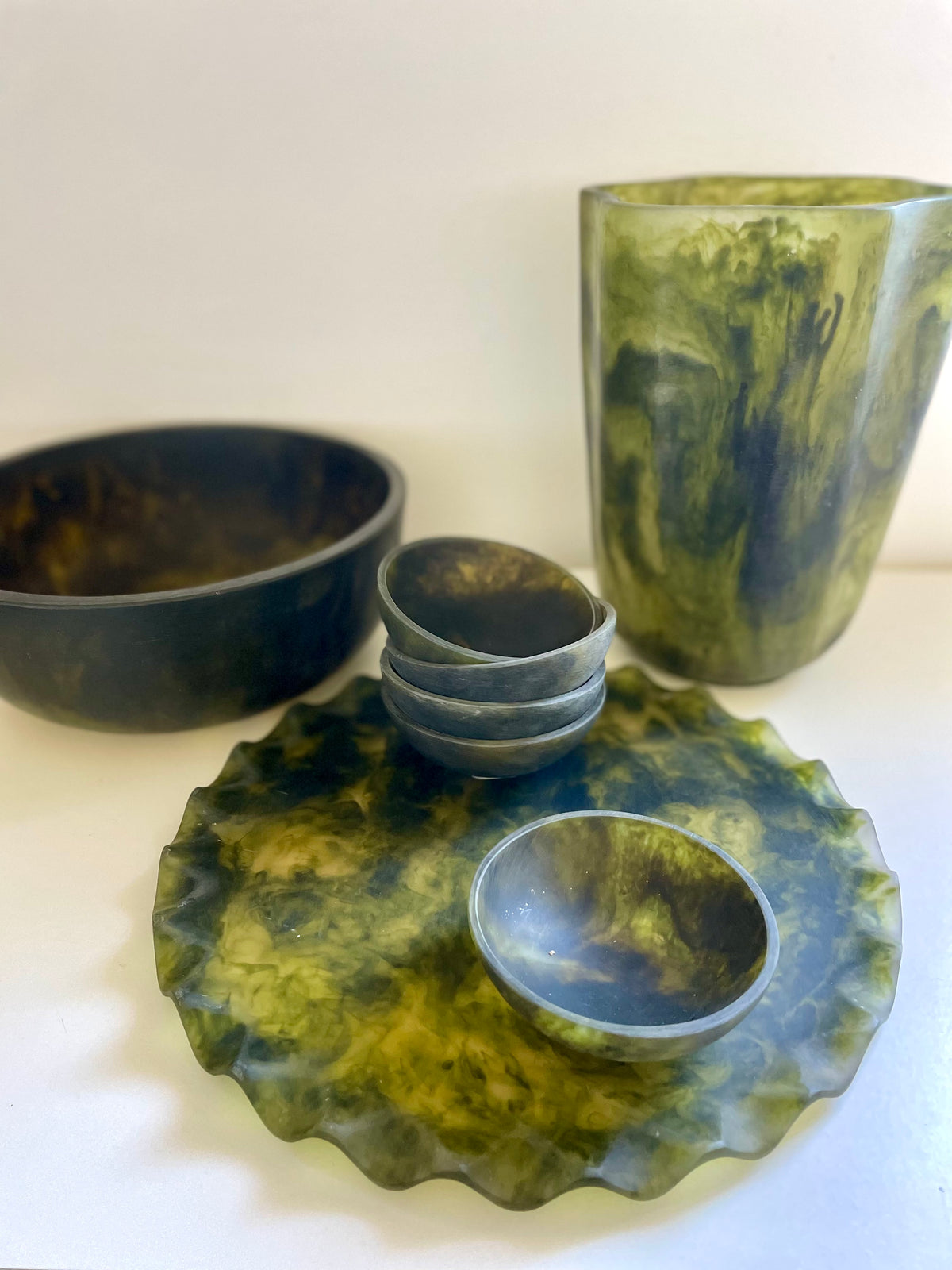 RILEY RESIN VASE 18X24CM PESTO