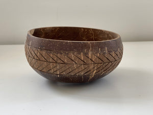 Natural Coco Bowl with Leaf Carving